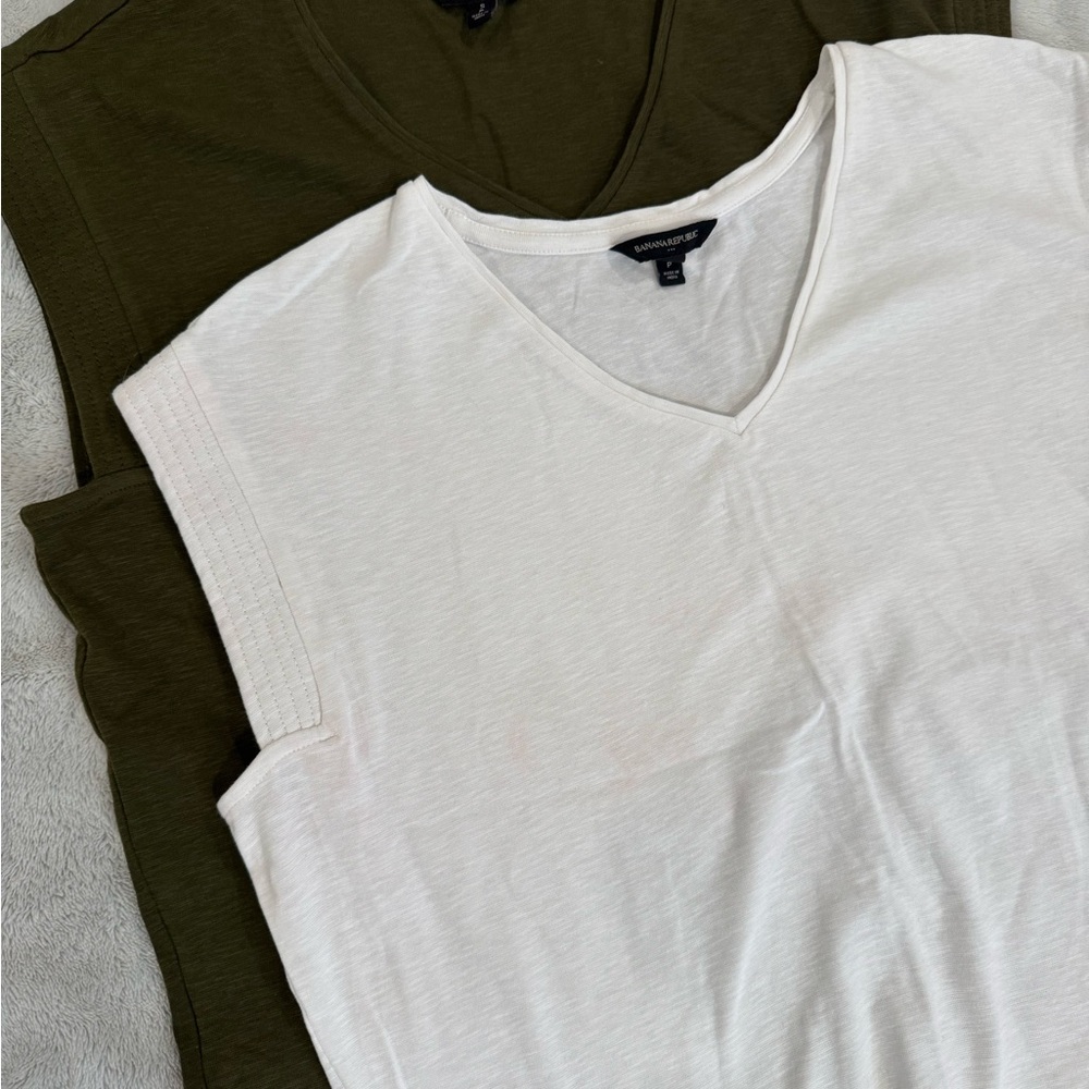 Banana Republic Short Sleeve V-Neck Tops - White and Olive
